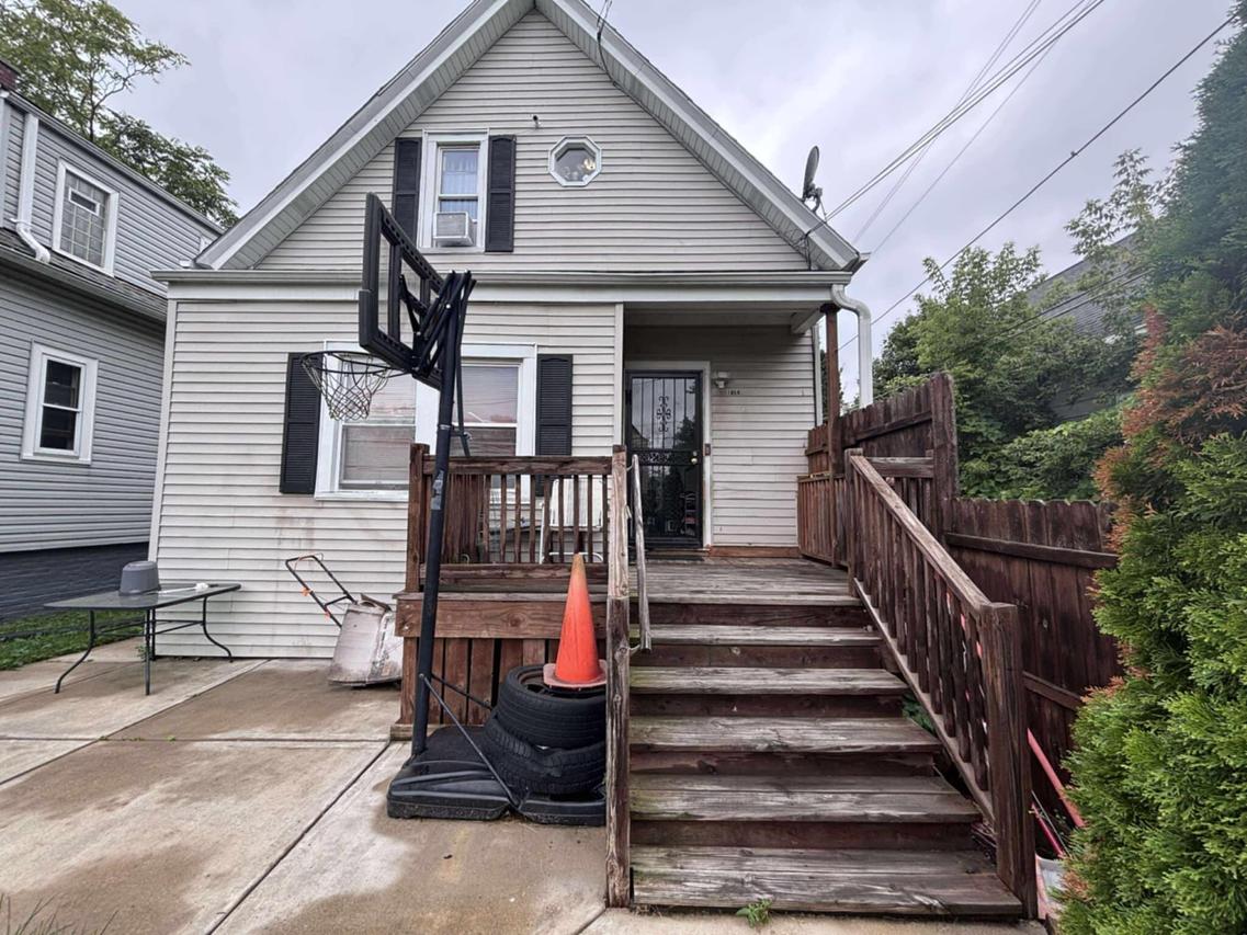 1856 N 24th Pl, Milwaukee, WI 53205