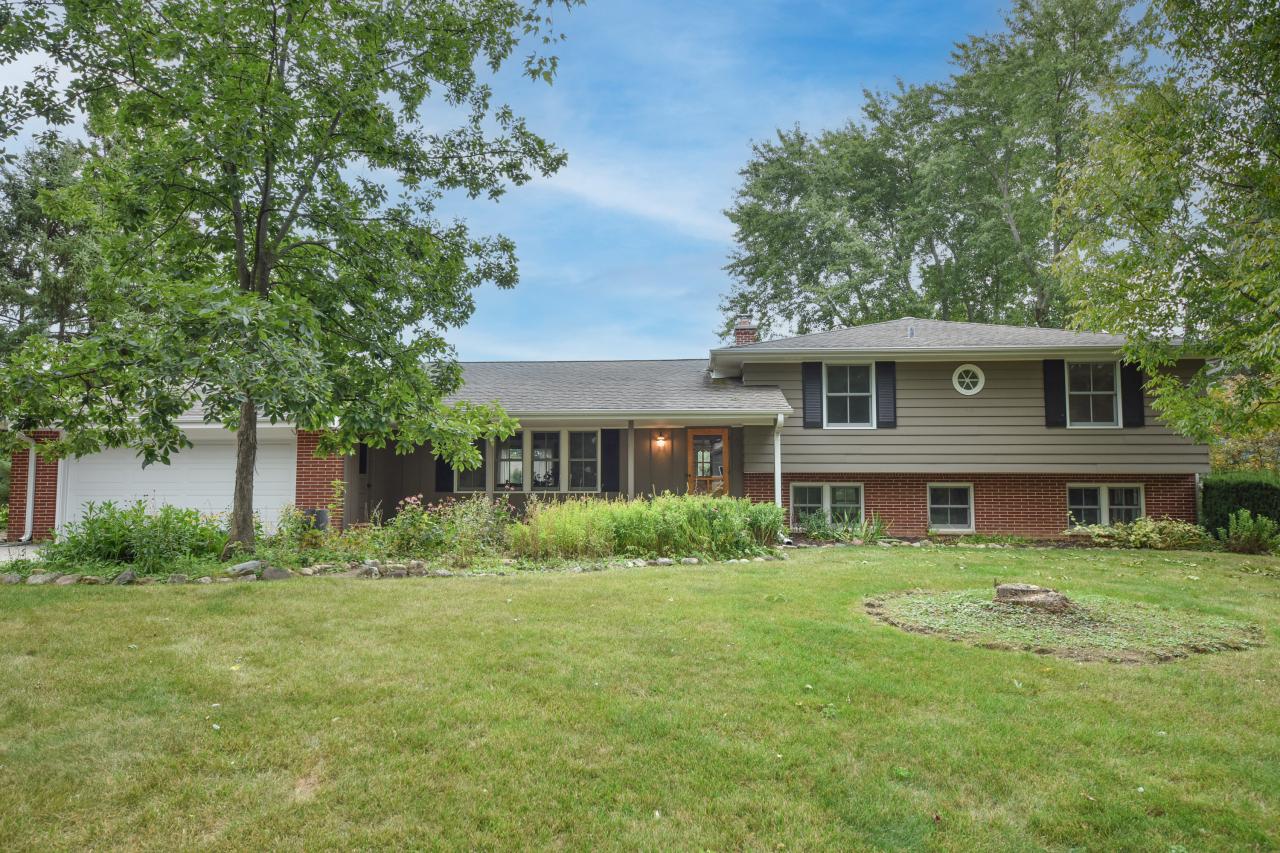 3400 Hollywood Ln, Brookfield, WI 53045