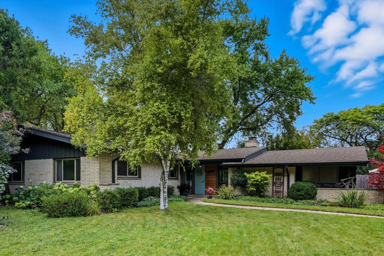 6879 N Lake Dr, Fox Point, WI 53217