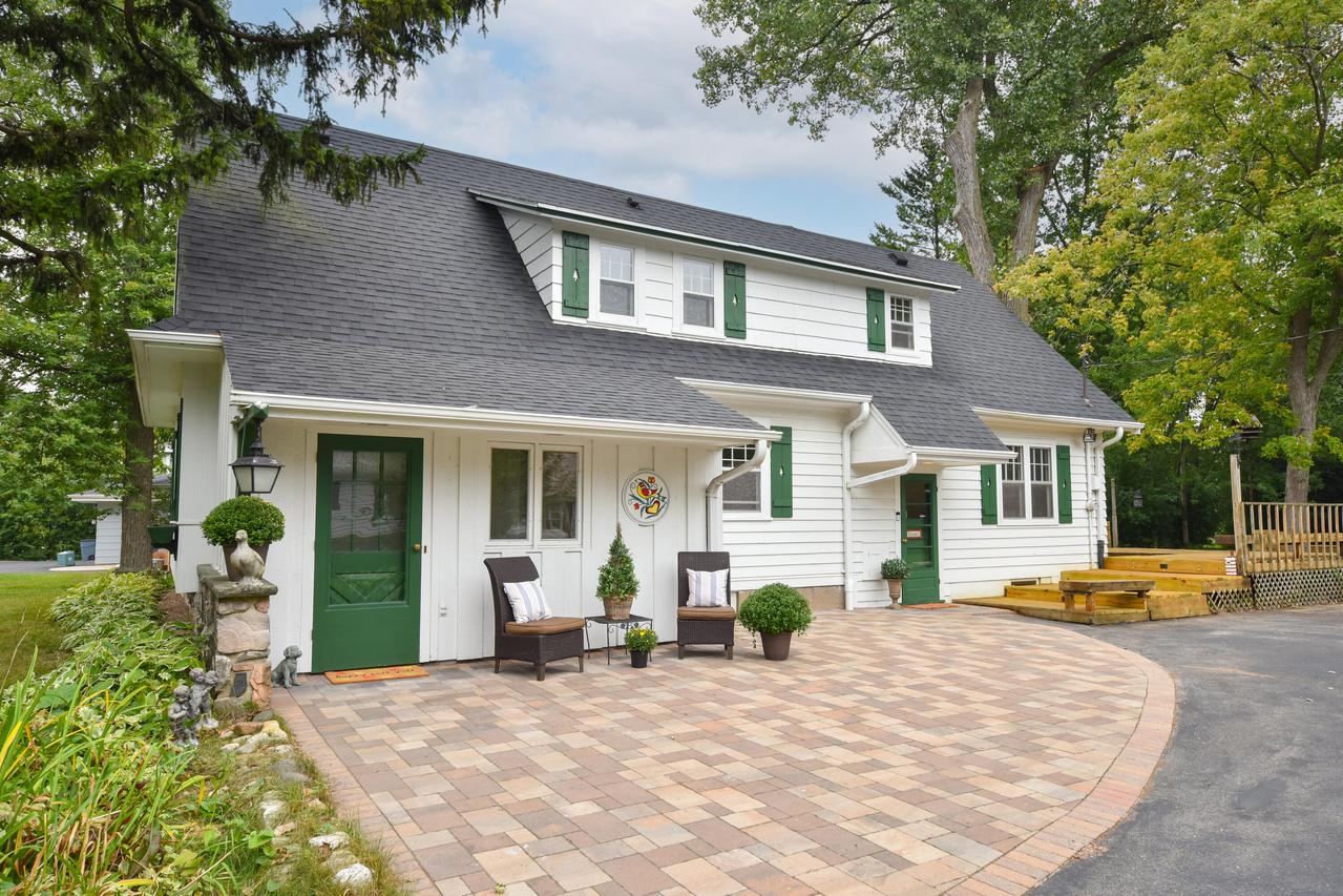 802 E Dean Rd, Fox Point, WI 53217