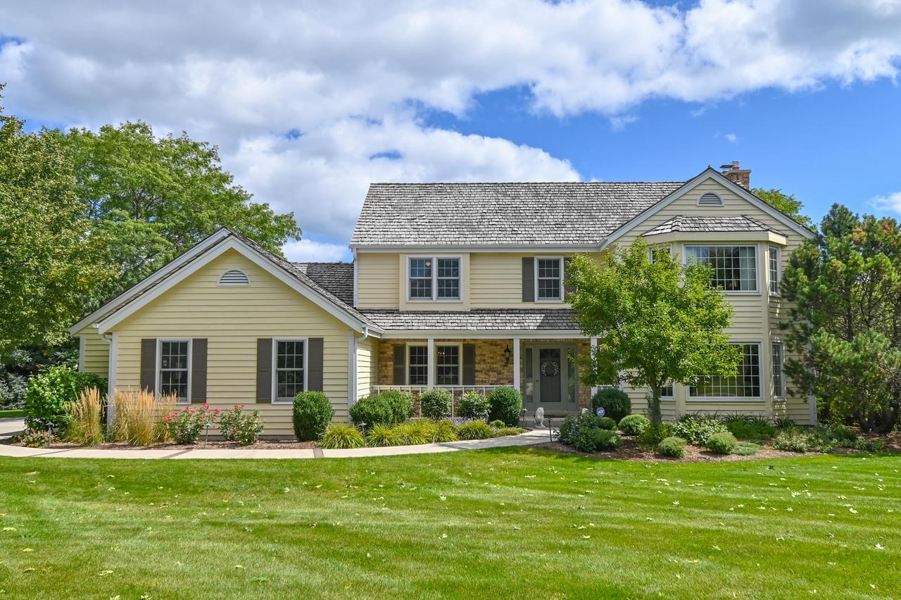 209 E Ironwood Ln, Mequon, WI 53092
