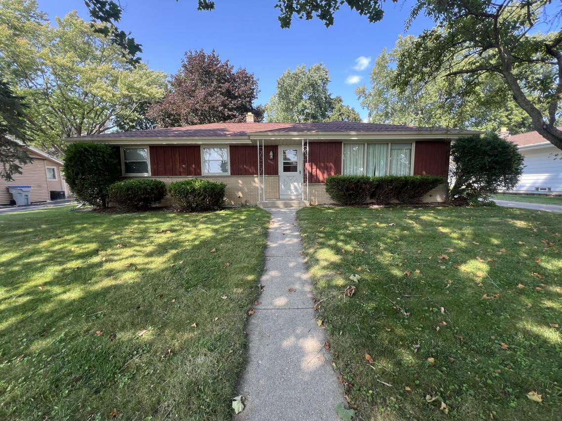 8800 W Dogwood St, Milwaukee, WI 53224