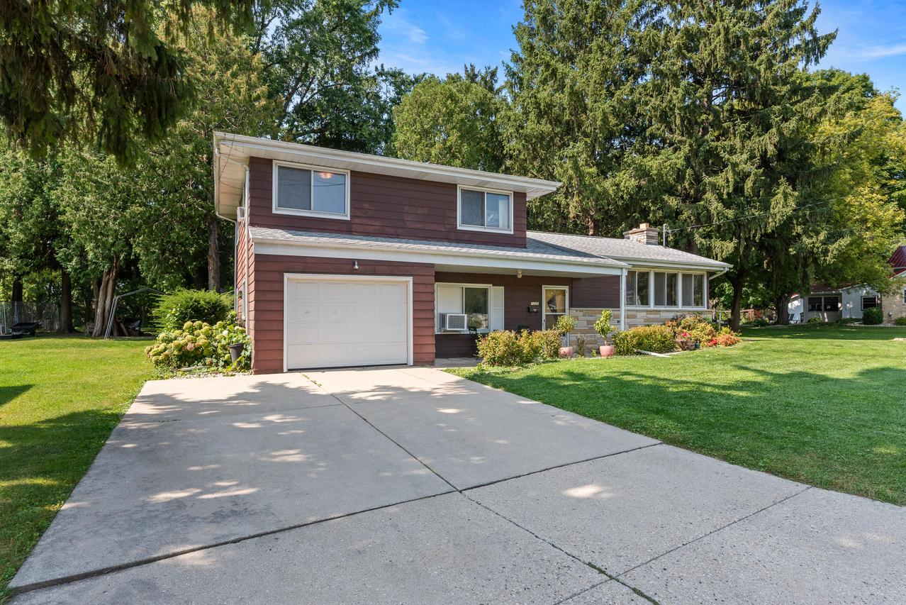 1320 N 2nd St, Watertown, WI 53098