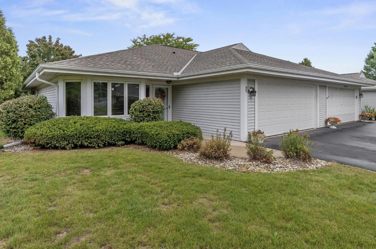 7312 W Mequon Sq., Mequon, WI 53092