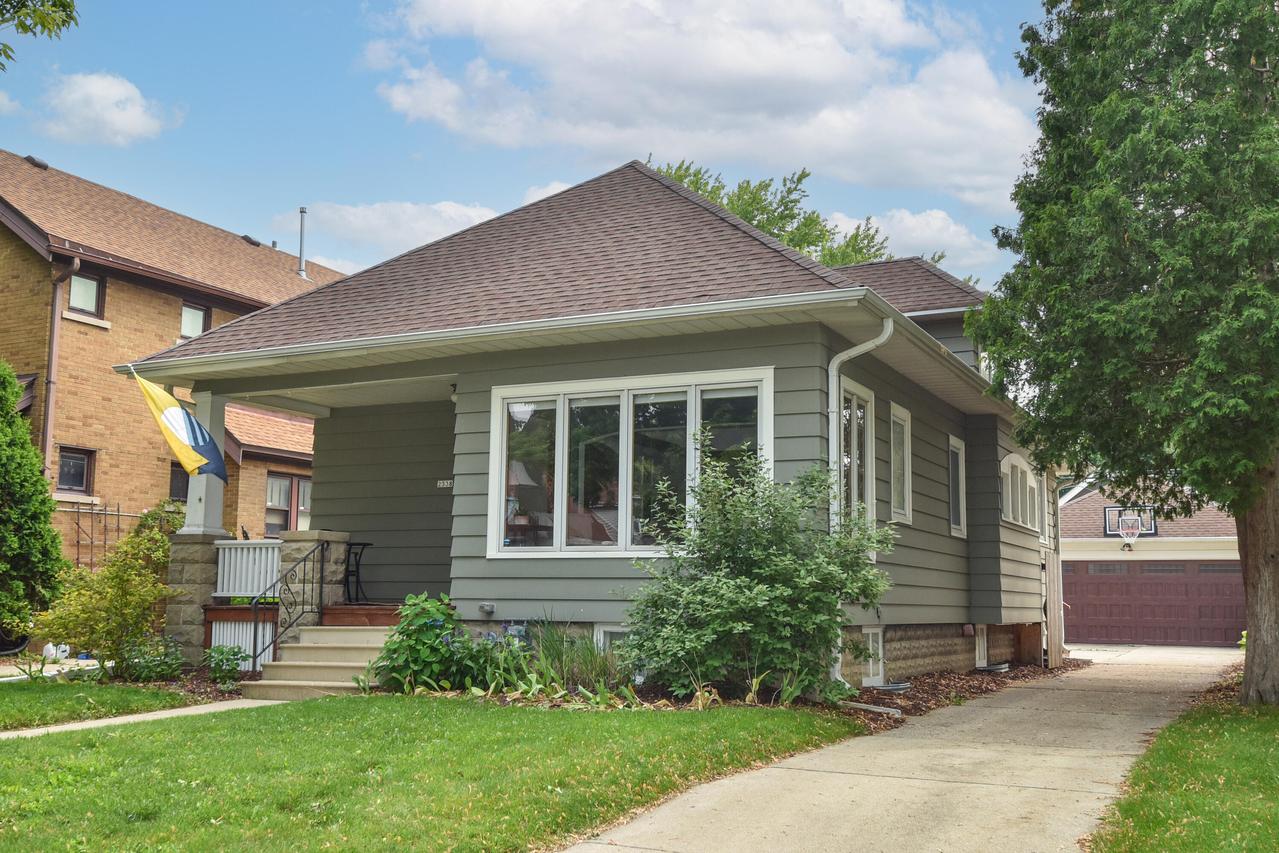 2338 N 68th St, Wauwatosa, WI 53213