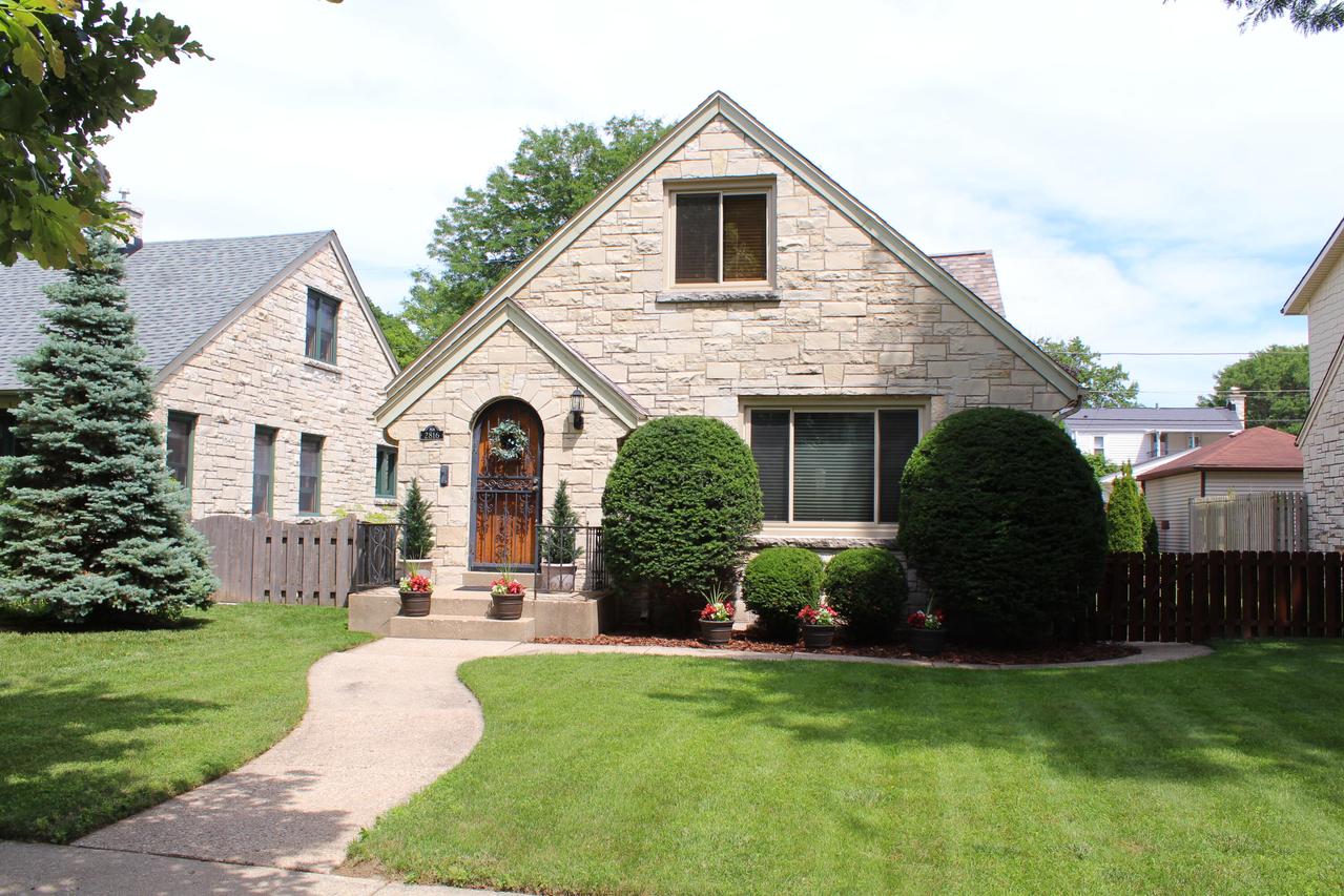 2816 N 75th St, Milwaukee, WI 53210