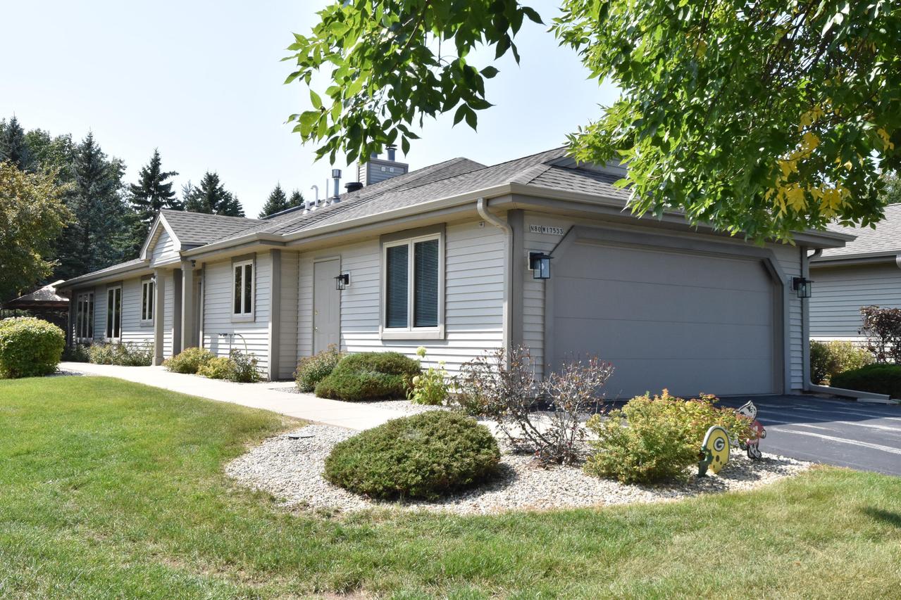N80W17533 Robin Cir, Menomonee Falls, WI 53051