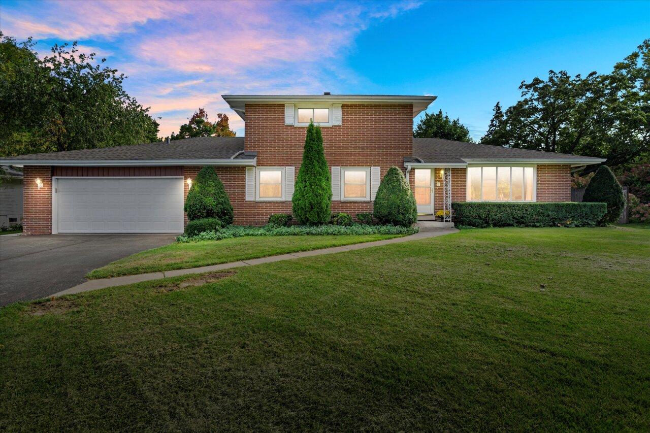 5535 Sandy Ln, Mount Pleasant, WI 53406