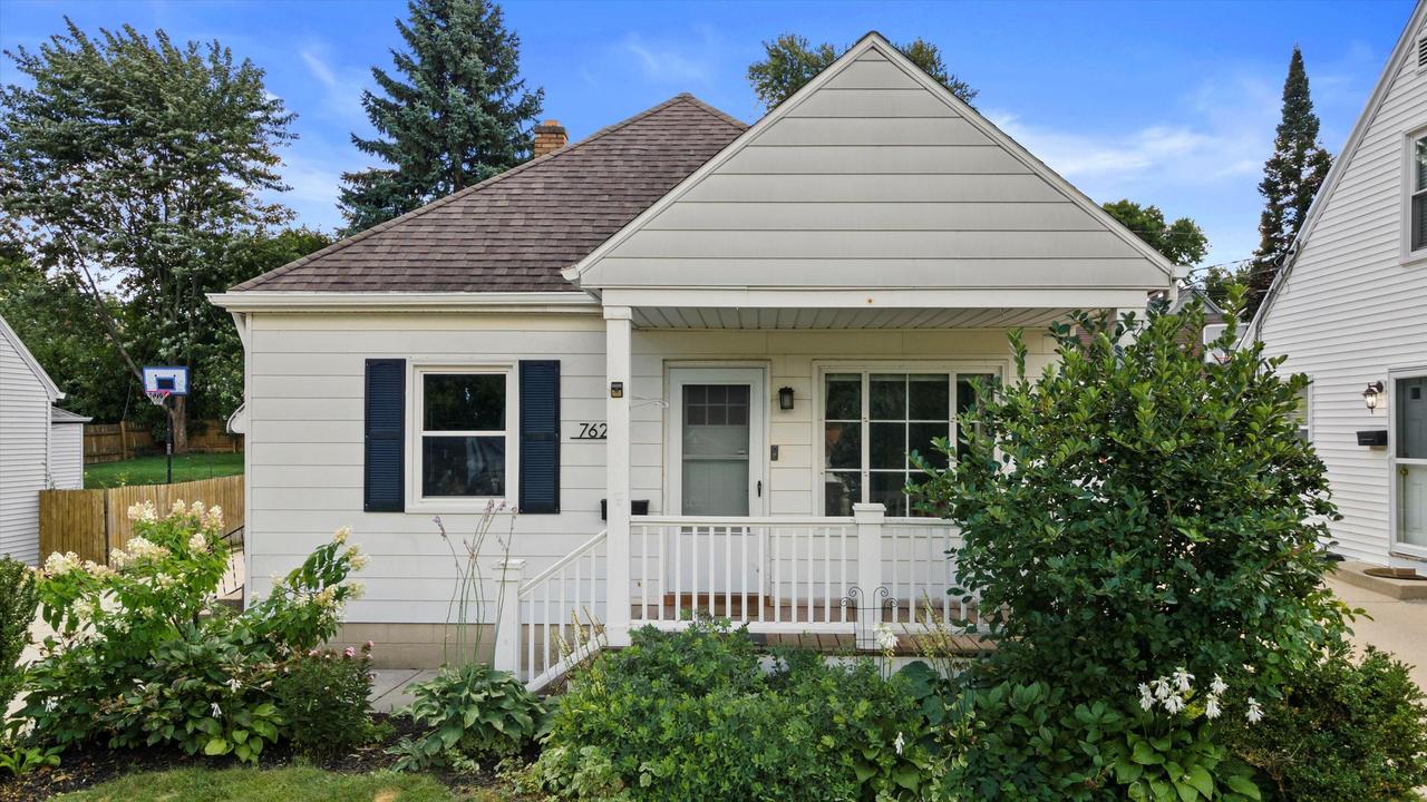 7629 Eagle St, Wauwatosa, WI 53213