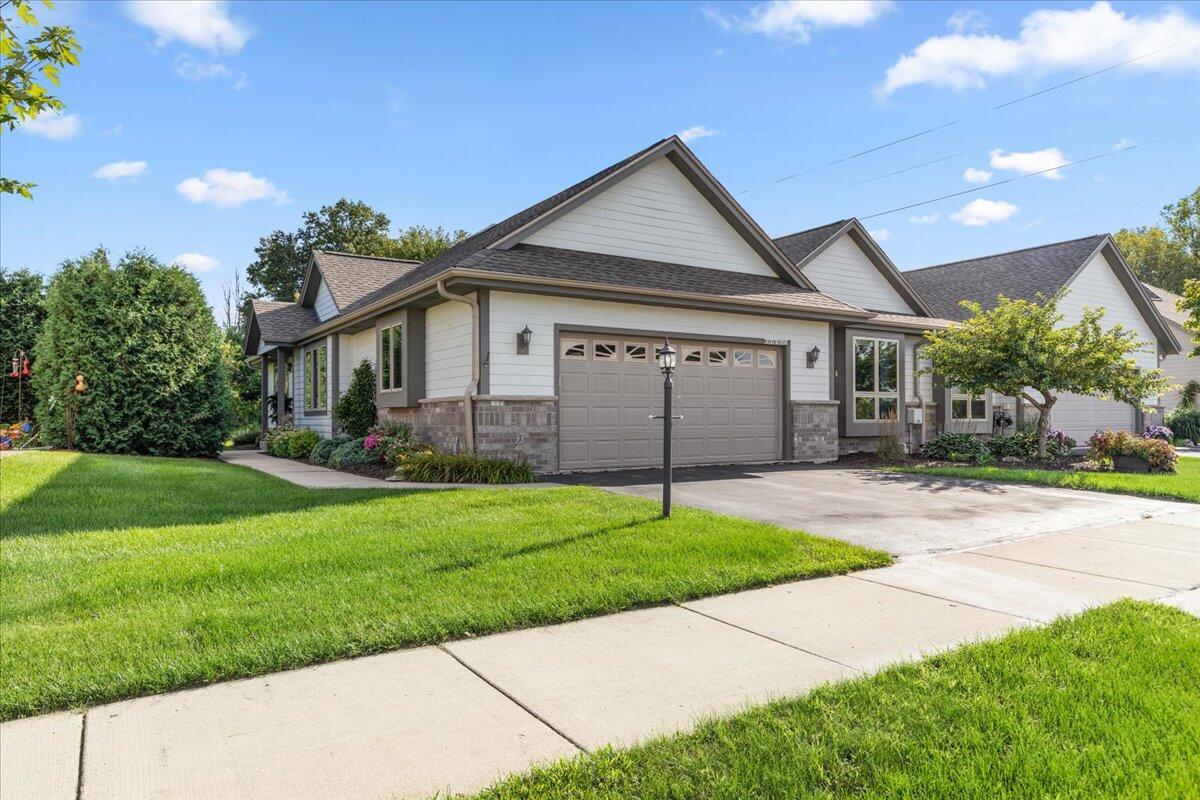 N161W19121 NW Oakland Dr, Jackson, WI 53037