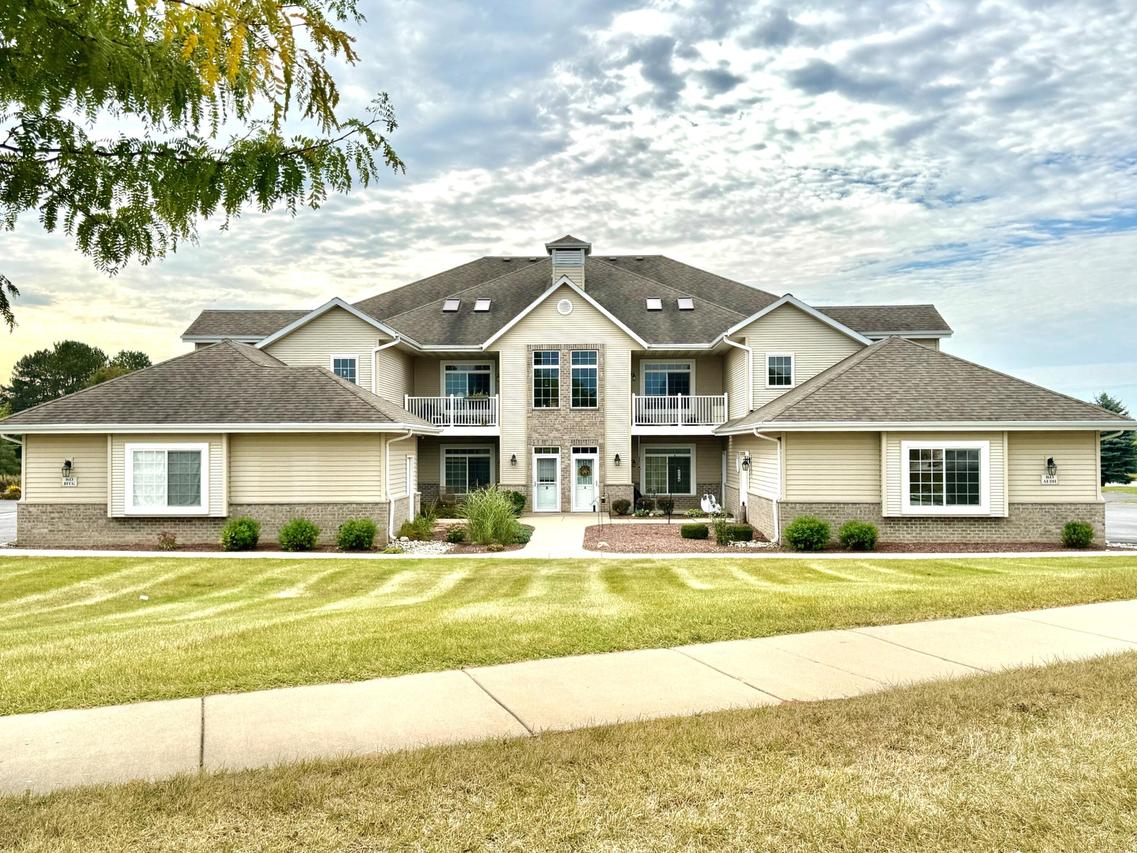 1613 Grey Fox Trl #B, Mukwonago, WI 53149