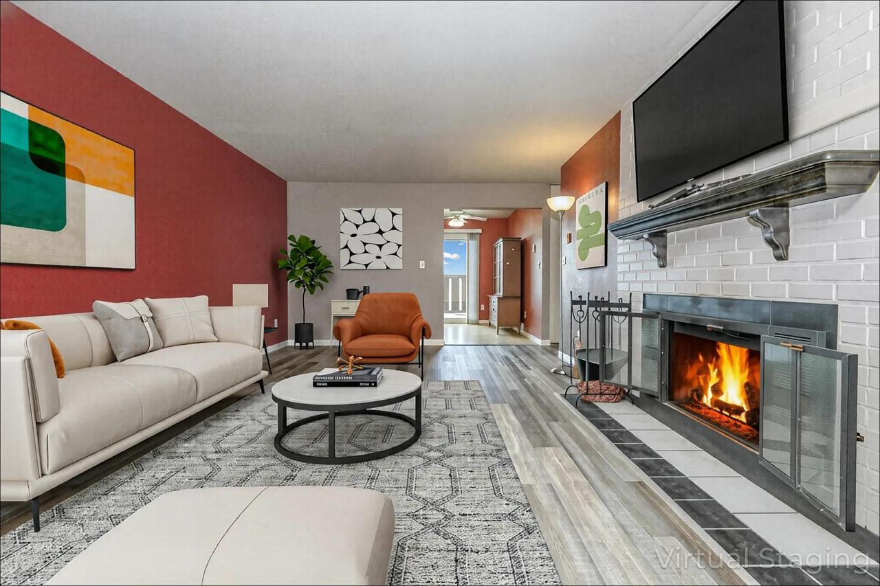 1356 Greenhedge Rd #C7, Pewaukee, WI 53072