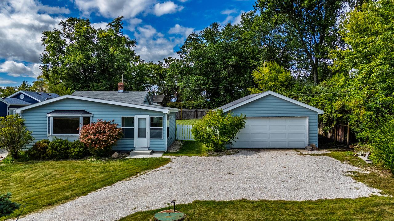 11420 286th Ave, Salem Lakes, WI 53179
