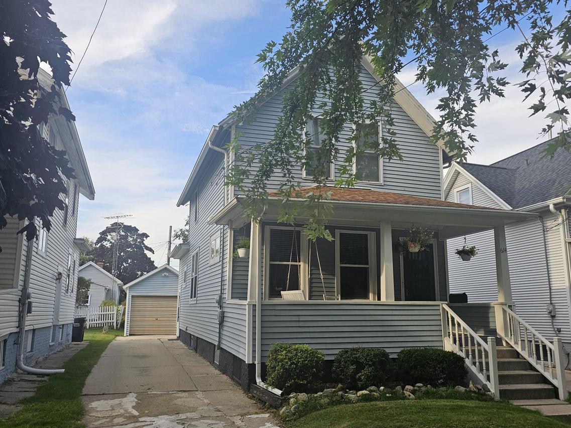 614 Huron St, Manitowoc, WI 54220
