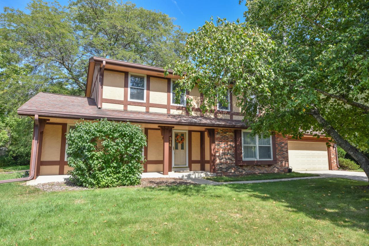 514 Crescent Ln, Thiensville, WI 53092