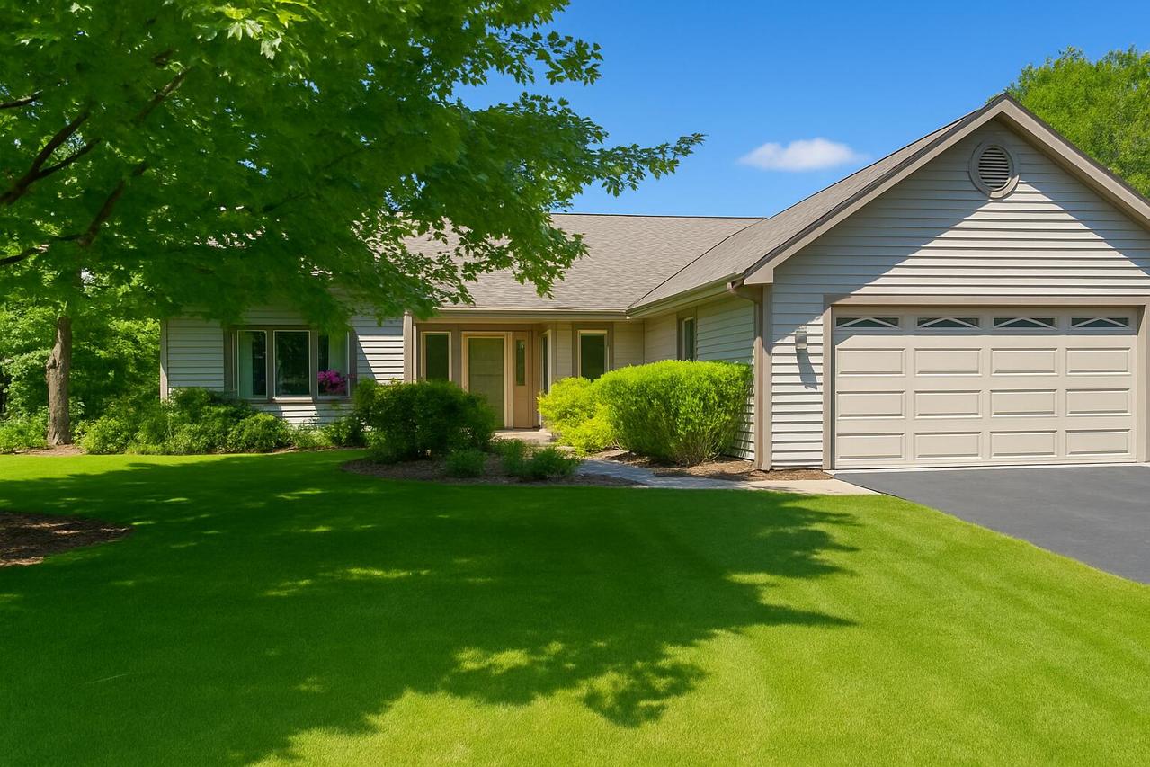 W168N10315 Wild Rose Ln, Germantown, WI 53022