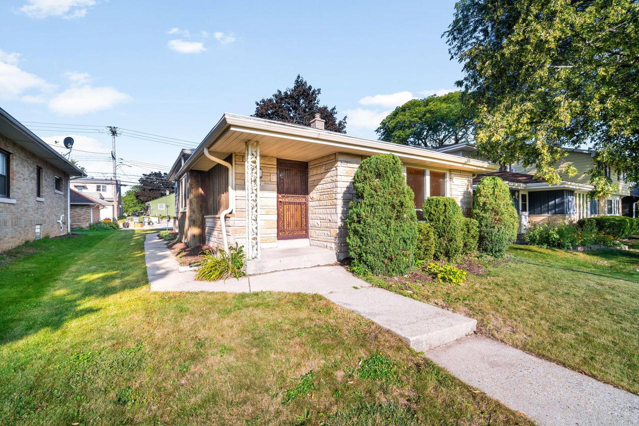 4321 N 99th St, Wauwatosa, WI 53222