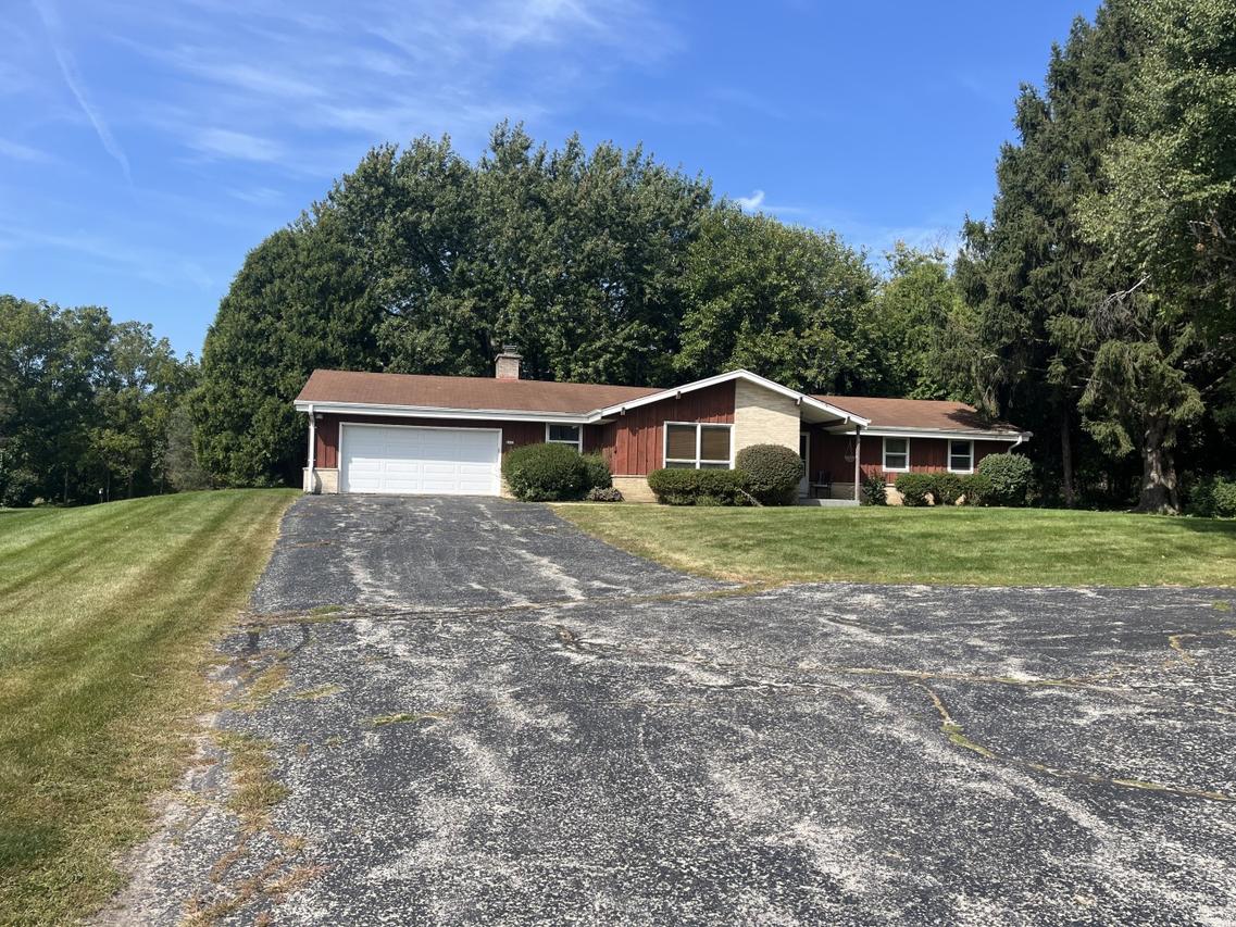 2115 N Genesee St, Delafield, WI 53018