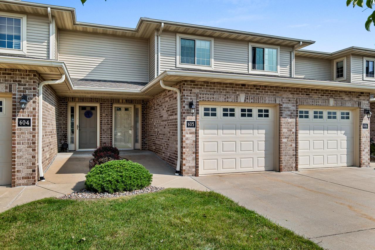 1300 Alpine Dr #605, Green Bay, WI 54311
