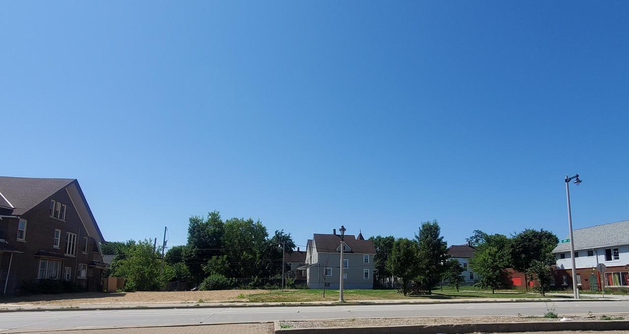 2817 -31 W North Ave, Milwaukee, WI 53208