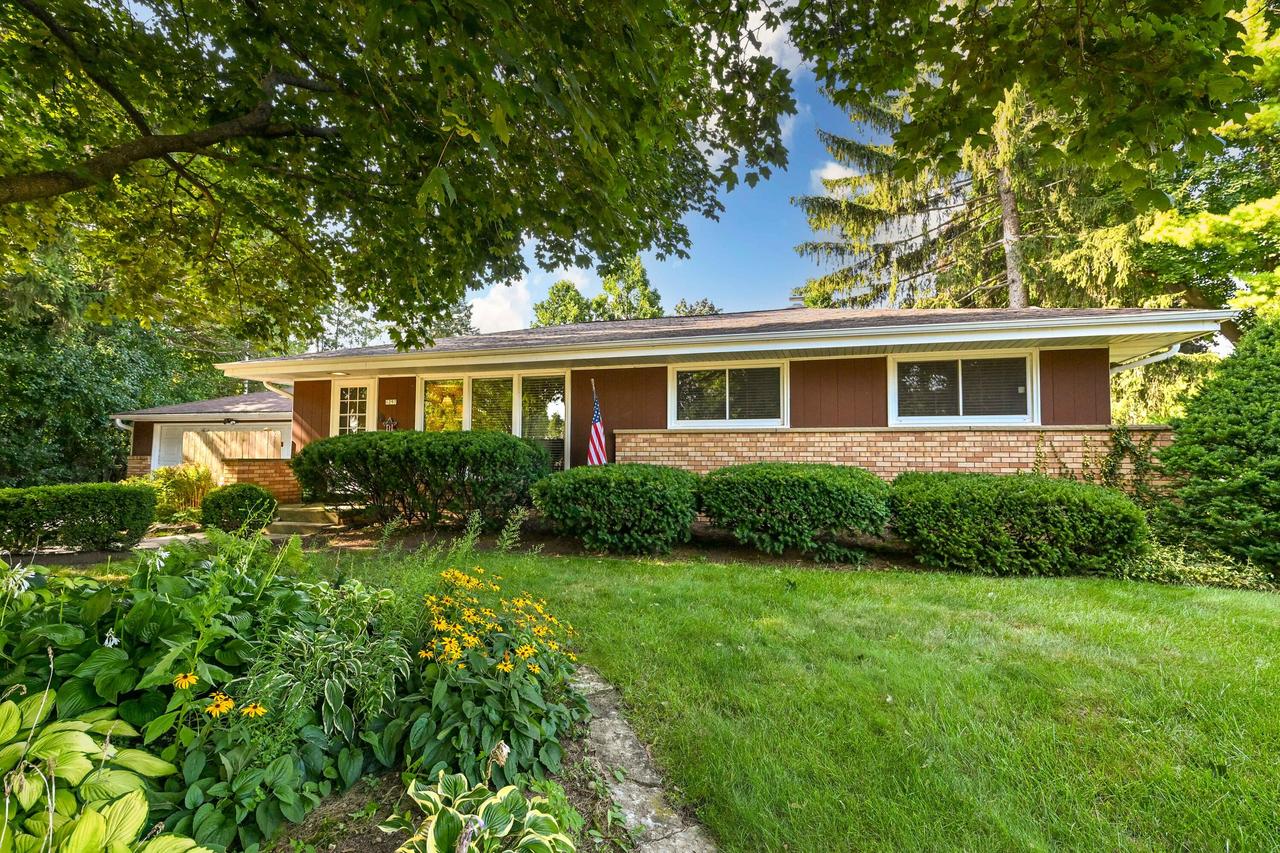 6297 W Villa Ln, Brown Deer, WI 53223