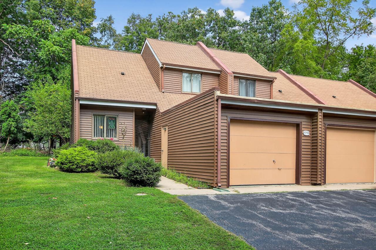 1710 Stone Ln. #4, Delavan, WI 53115
