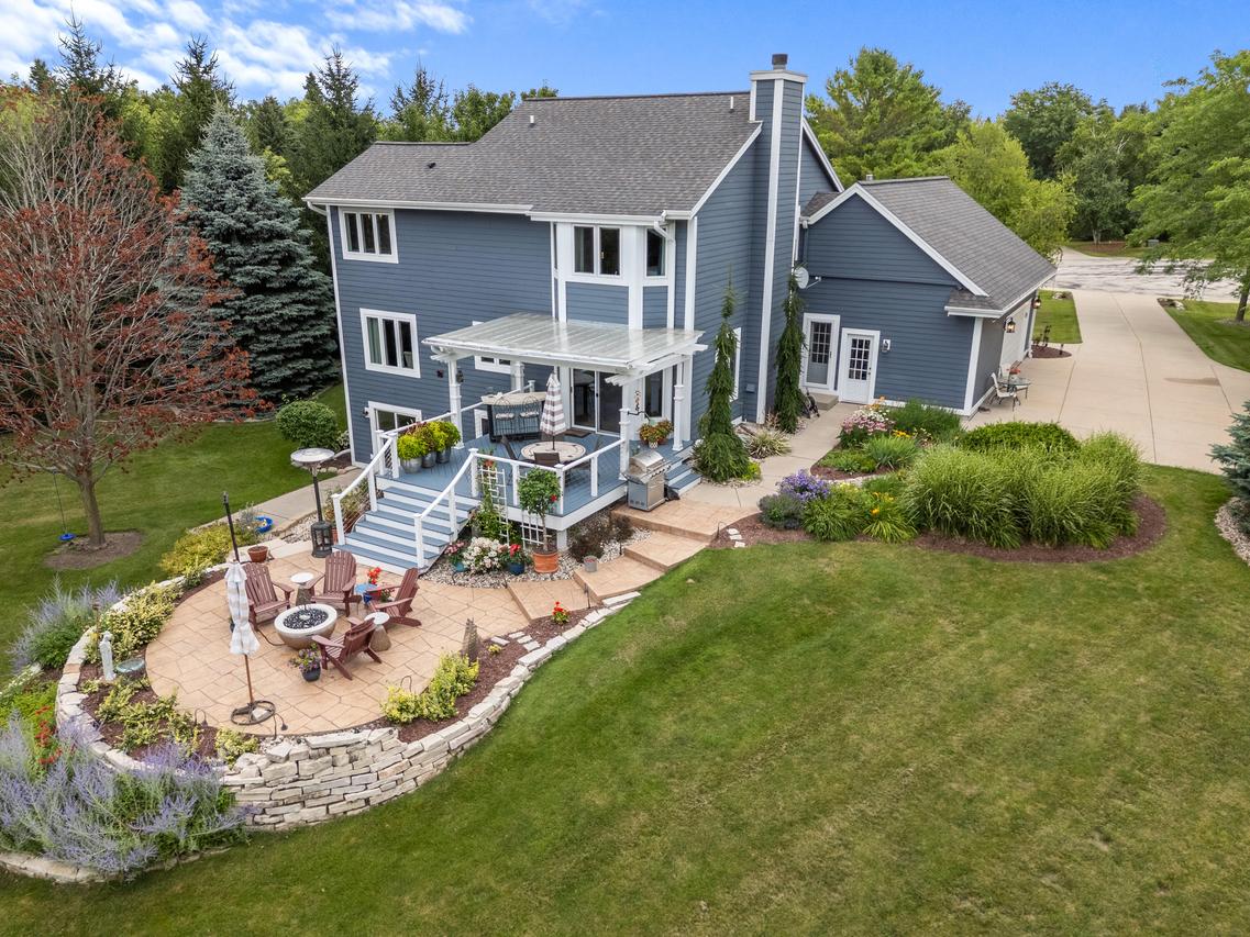 1855 Howard Dr, Grafton, WI 53012