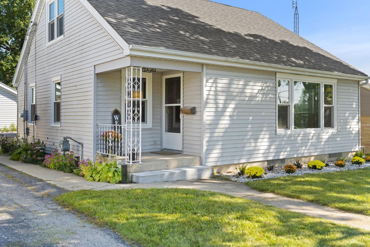 488 S Kane St, Burlington, WI 53105