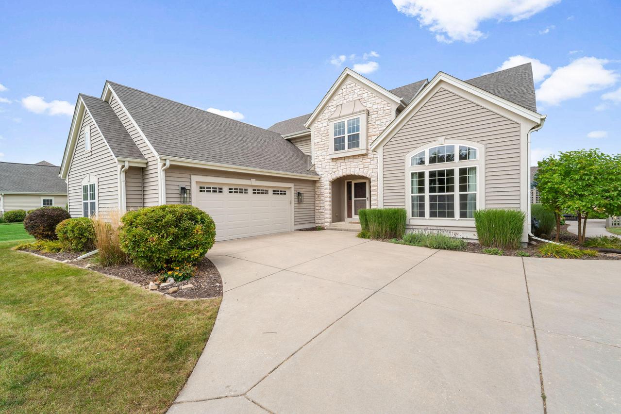 608 Prairie Hill, Mukwonago, WI 53149