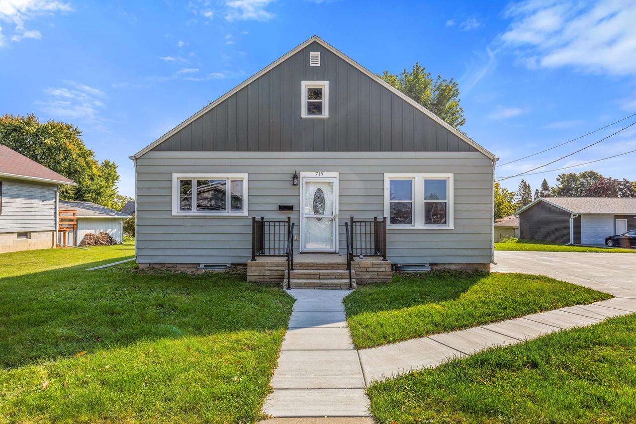 715 Columbia St, Horicon, WI 53032