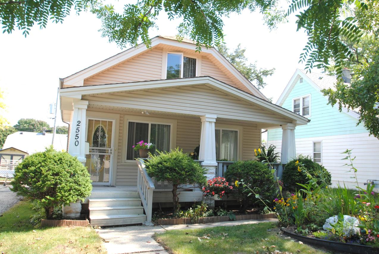 2550 S 68th St, Milwaukee, WI 53219