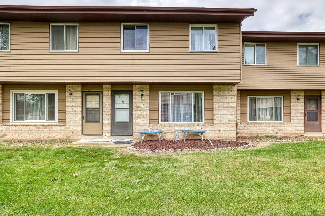 W165N11568 Abbey Ct, Germantown, WI 53022