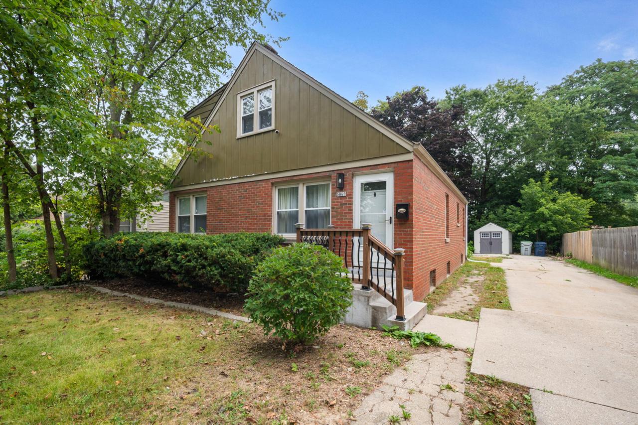 5862 N 37th St, Milwaukee, WI 53209
