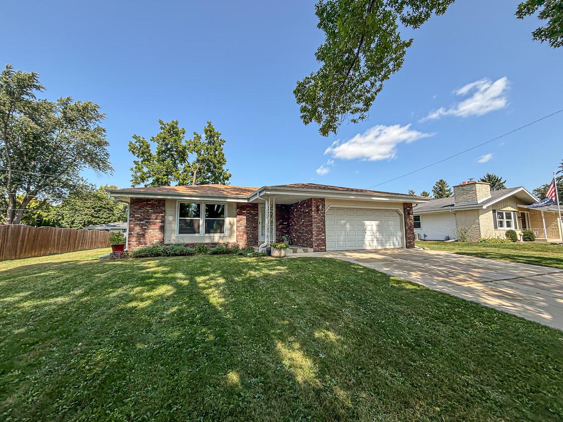 1722 Sycamore Dr., Waukesha, WI 53189