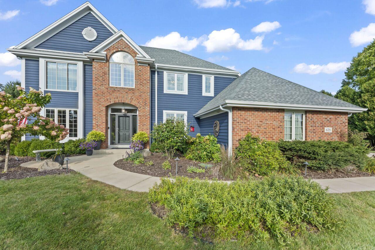 628 Sedge Meadow, Summit, WI 53066