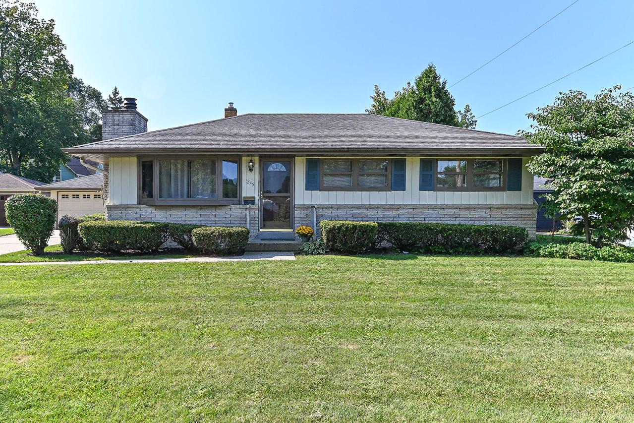 1245 W Bel Ayr Dr, Waukesha, WI 53188