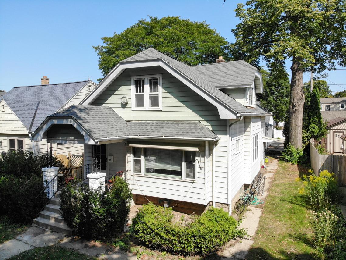3290 S Dayfield Ave, Milwaukee, WI 53207