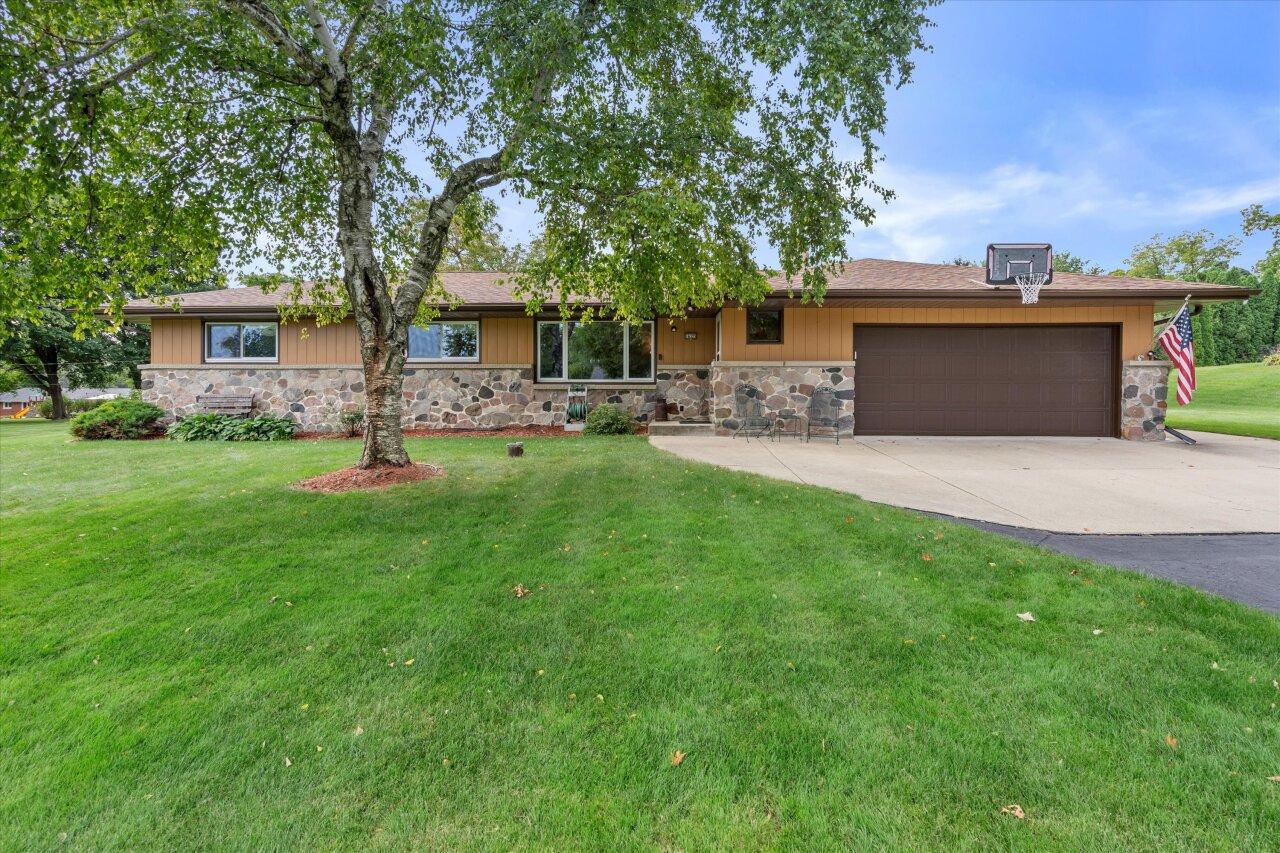 16325 Overhill Dr, Brookfield, WI 53005