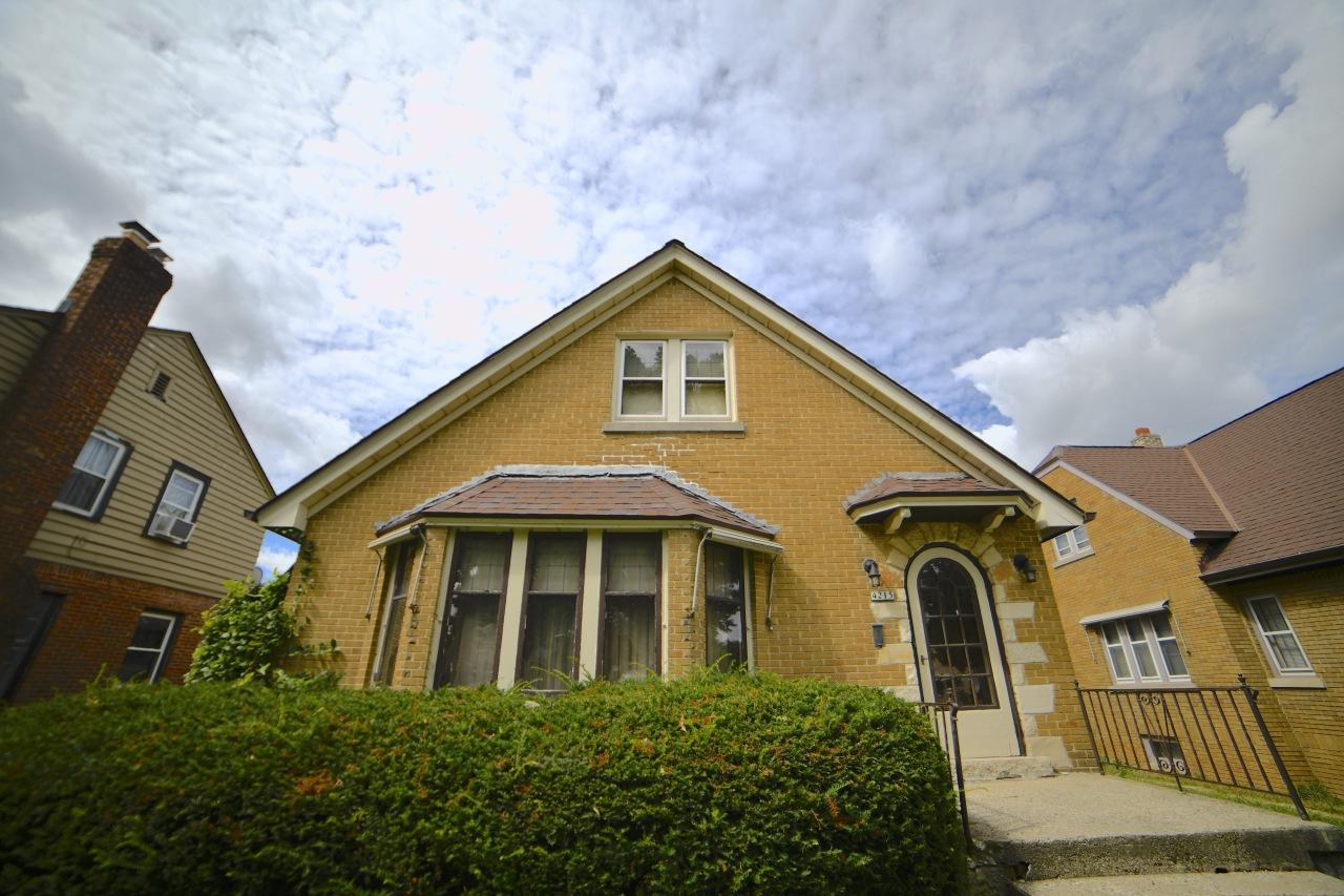 4215 N 19th St, Milwaukee, WI 53209