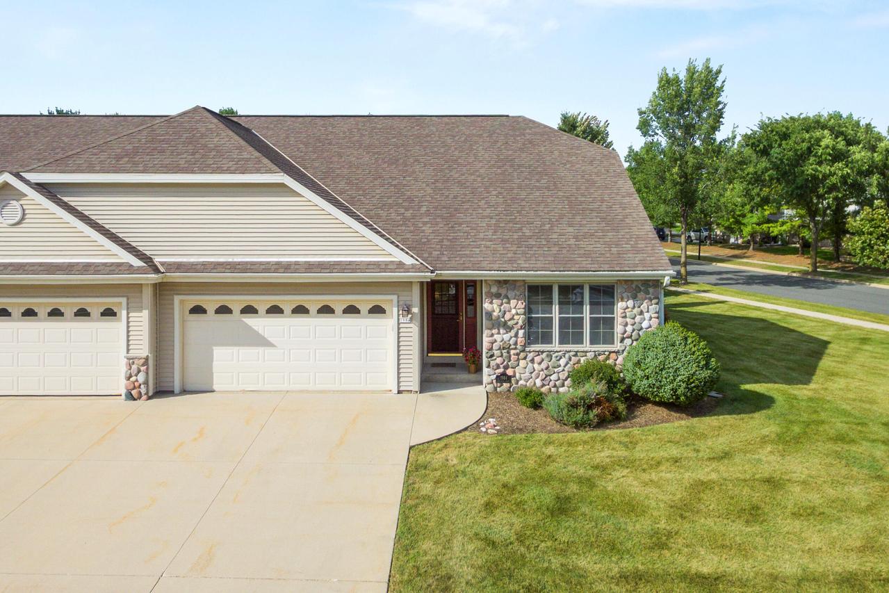 1984 Comanche Ct, Grafton, WI 53024