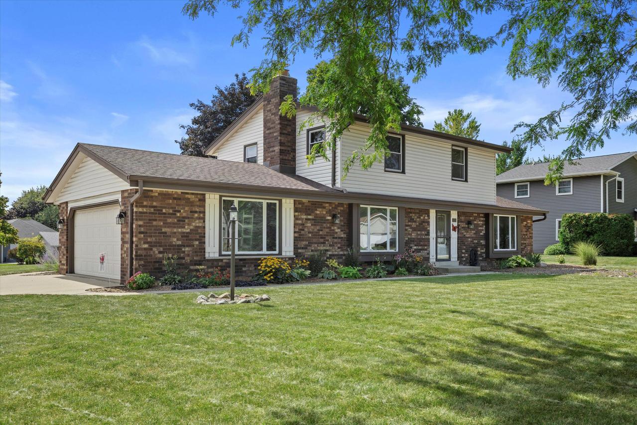 3121 W Southwood Dr, Franklin, WI 53132