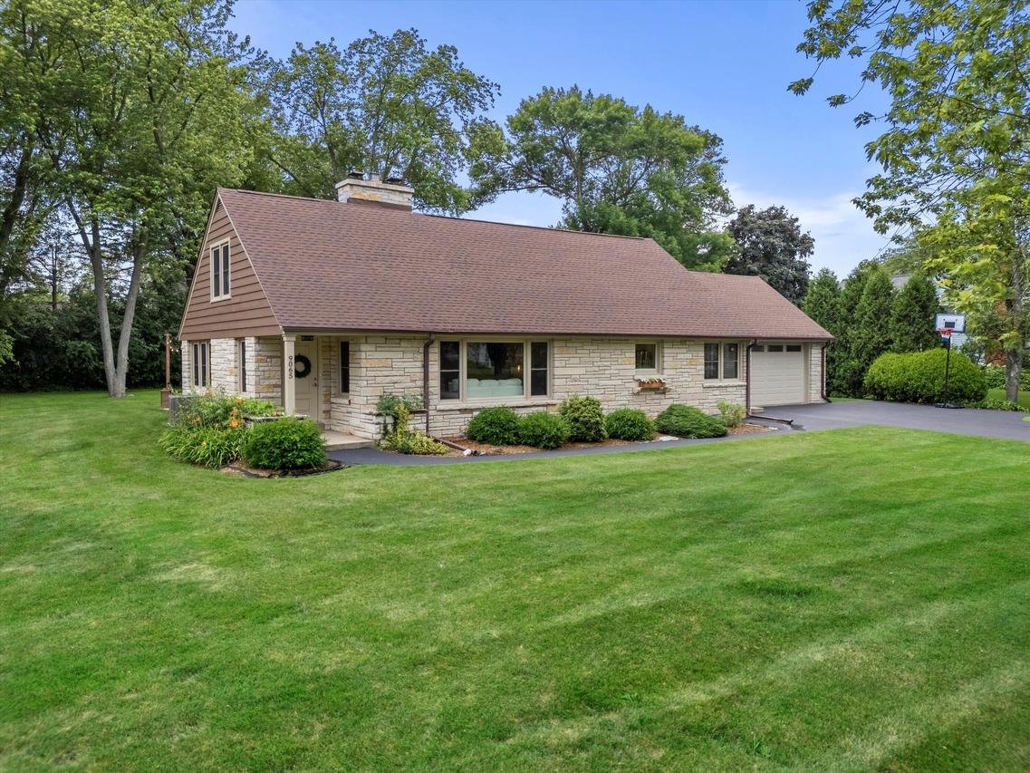 9065 N Tennyson Dr, Bayside, WI 53217