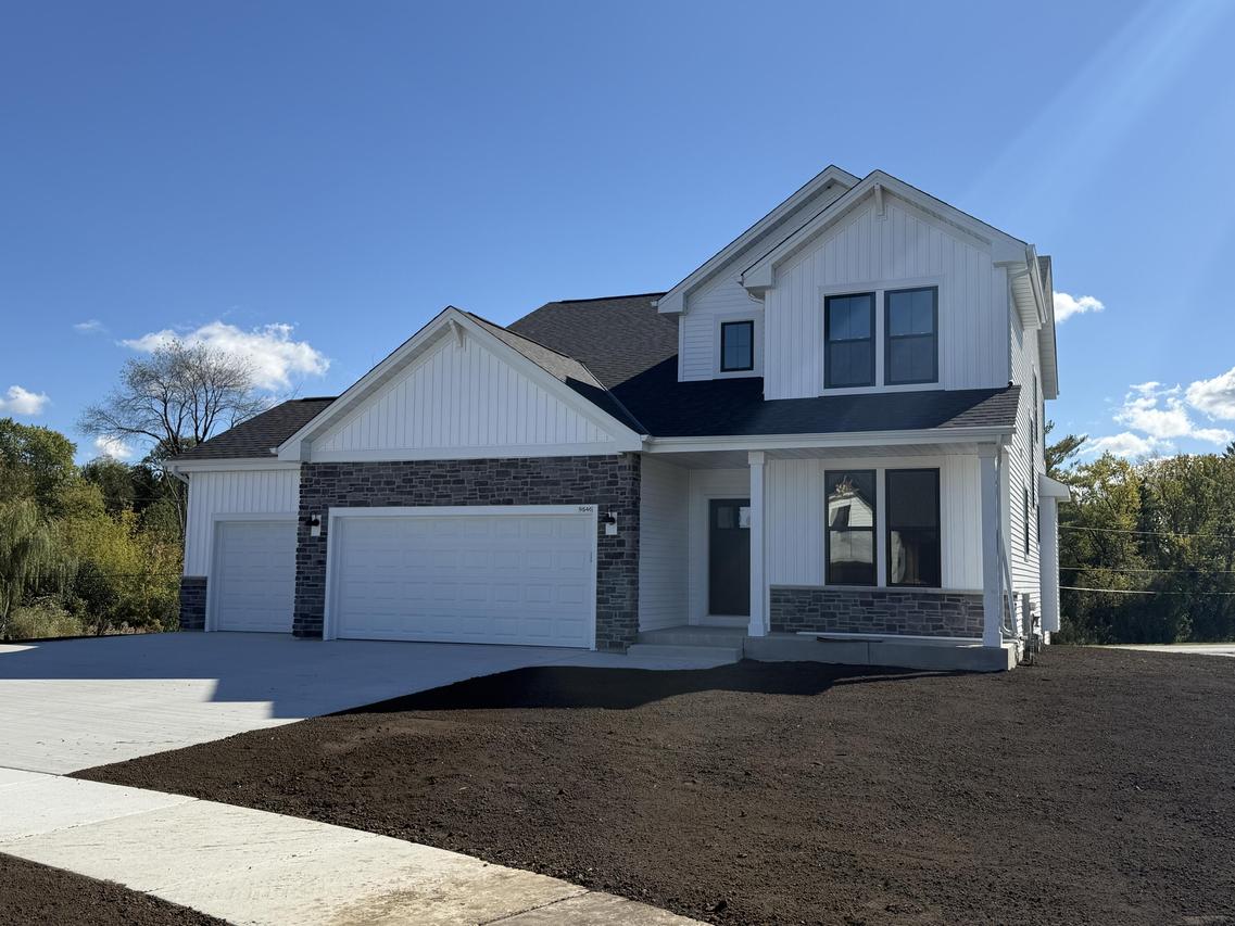 9546 S Bergamont Dr, Franklin, WI 53132
