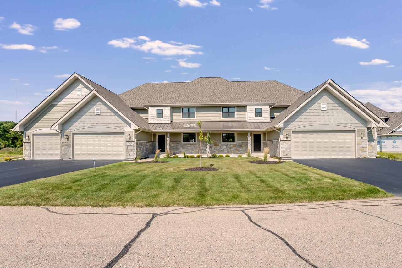 709 Greenview Cir #55-18B, Lake Geneva, WI 53147