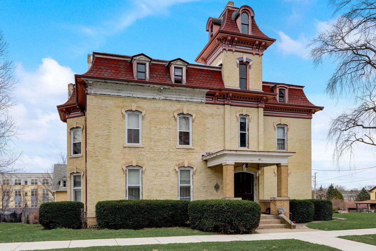 311 S Washington St, Watertown, WI 53094