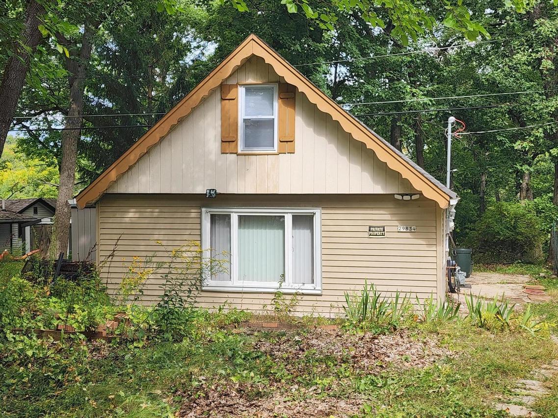 29834 Woodlawn Dr, Burlington, WI 53105