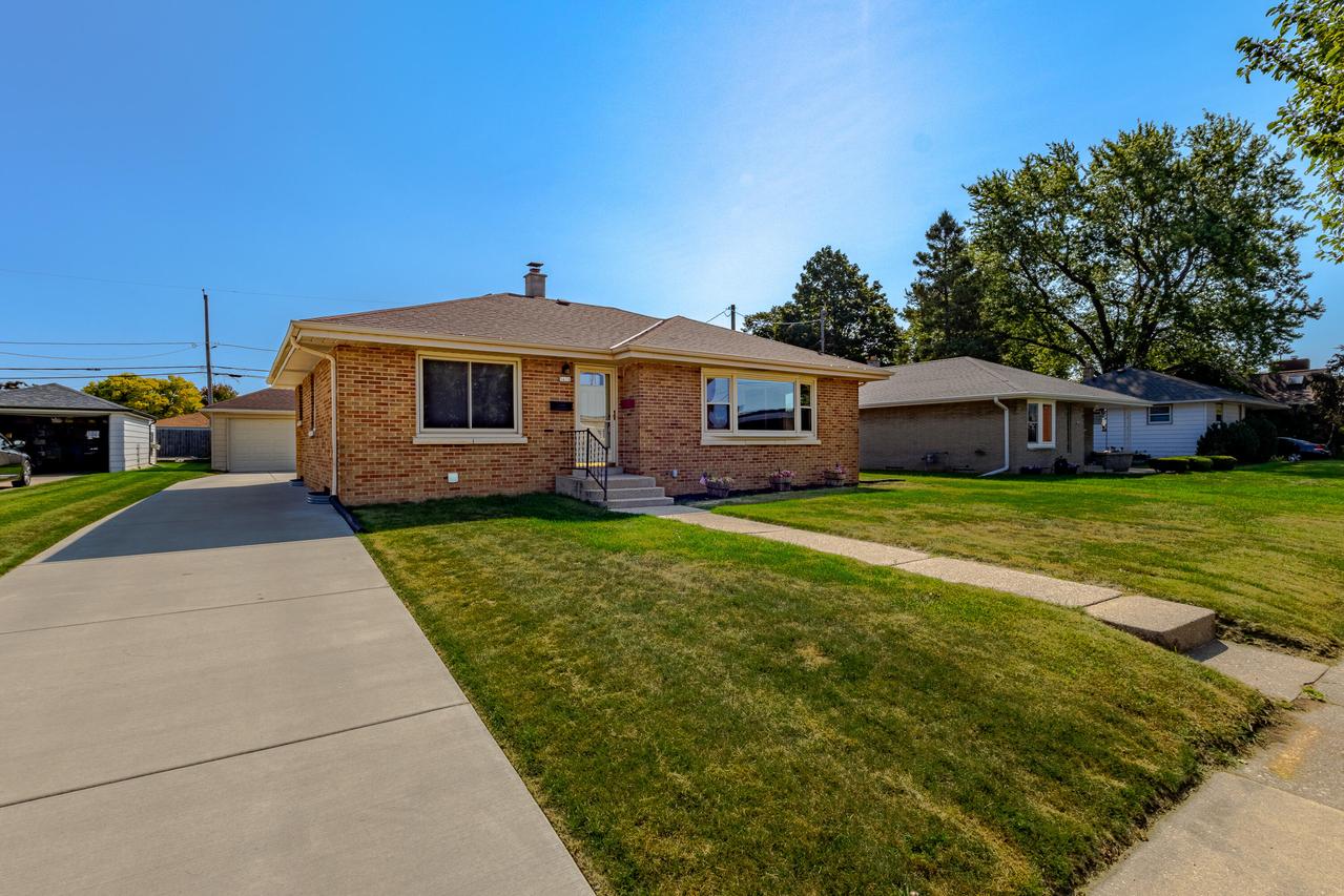 5616 S Kirkwood Ave, Cudahy, WI 53110