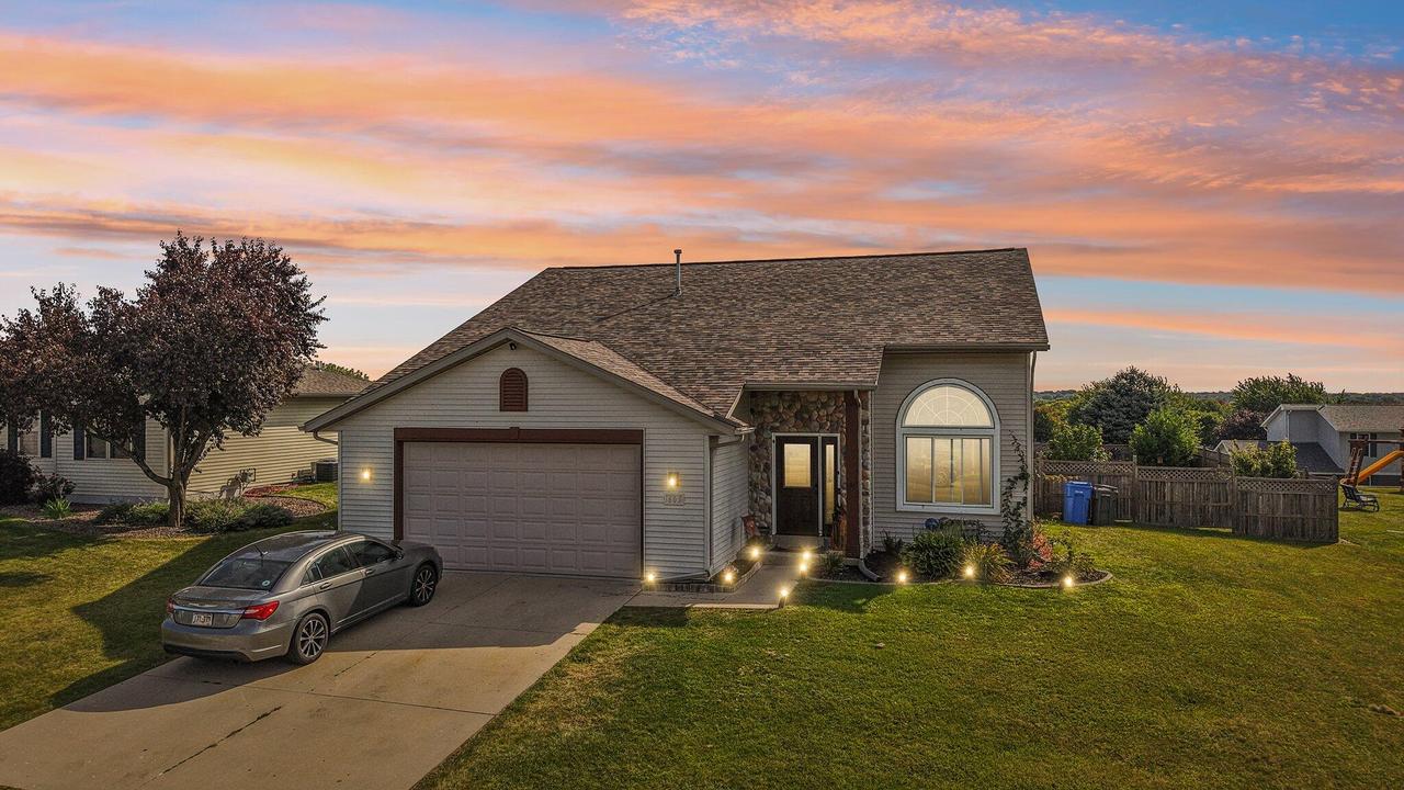 605 Autumn Crest Dr, Watertown, WI 53094