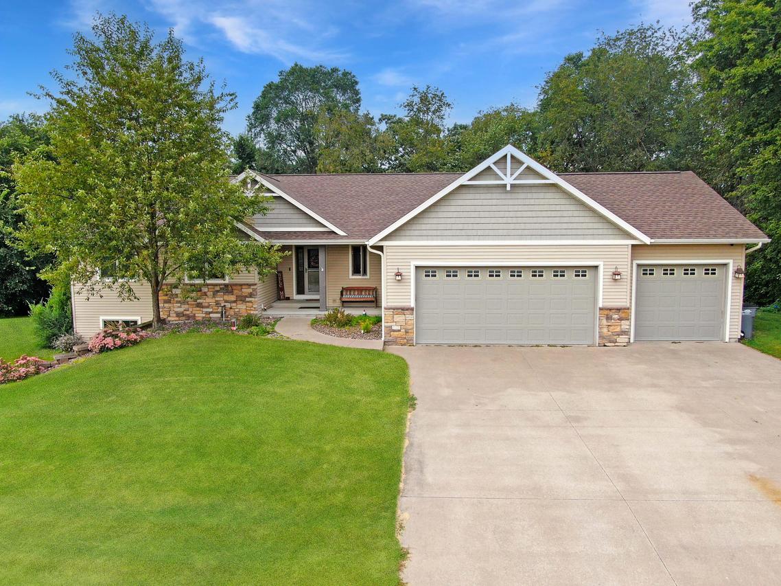 W7954 Country Ave, Holland, WI 54636