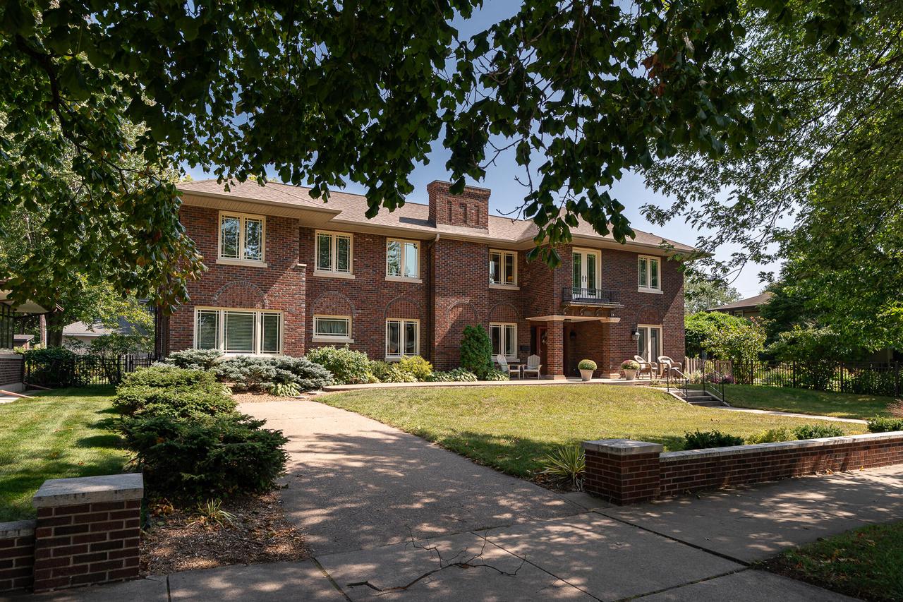 229 17th St., La Crosse, WI 54601